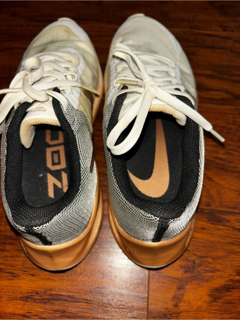 Nike Air Zoom Winflo 8 Premium Running Shoes Sail Metallic Copper Coin Sneakers